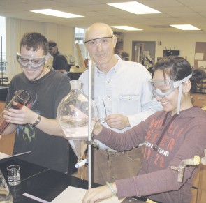Back at the Lab: Professor Bill Killian assists students Scott Ferris and Hieu-Hanh Phan with their chemistry experiment. Photo By: Kristyn Sonnenberg | Photo Editor